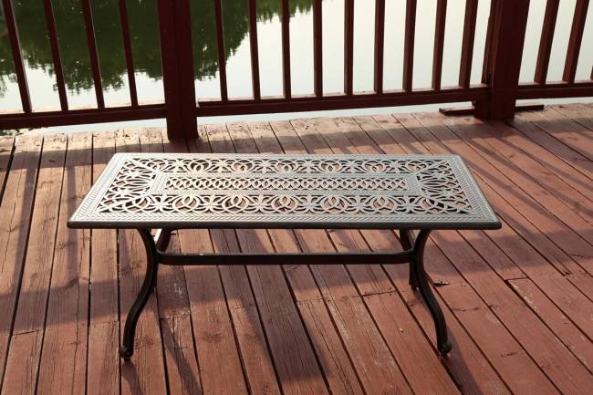 Металлический журнальный стол Madrid из литого алюминия